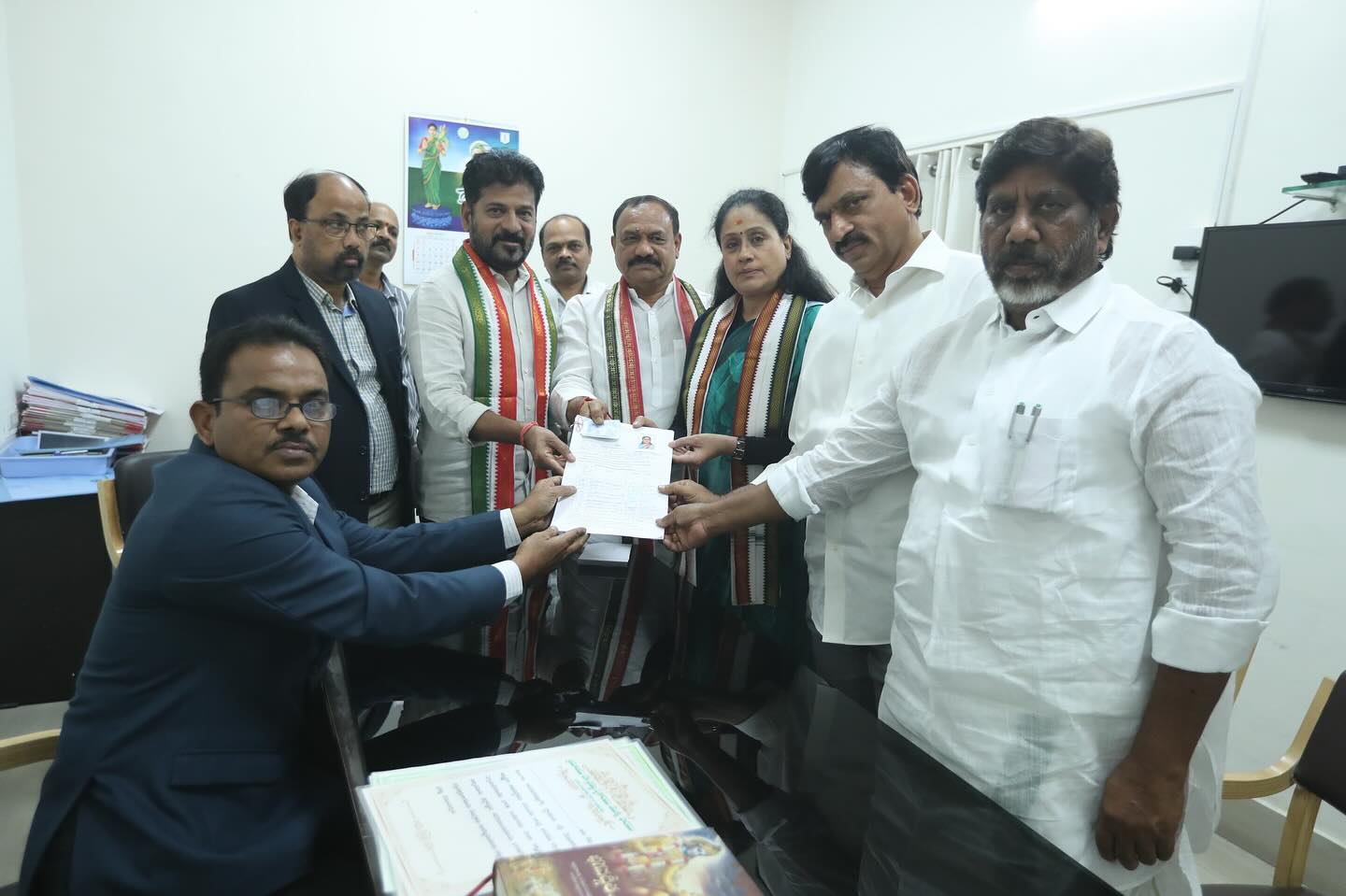 Telangana MLC:ఎమ్మెల్యే కోటా ఎమ్మెల్సీల కోసంనామినేషన్లు వేసిన విజయశాంతి